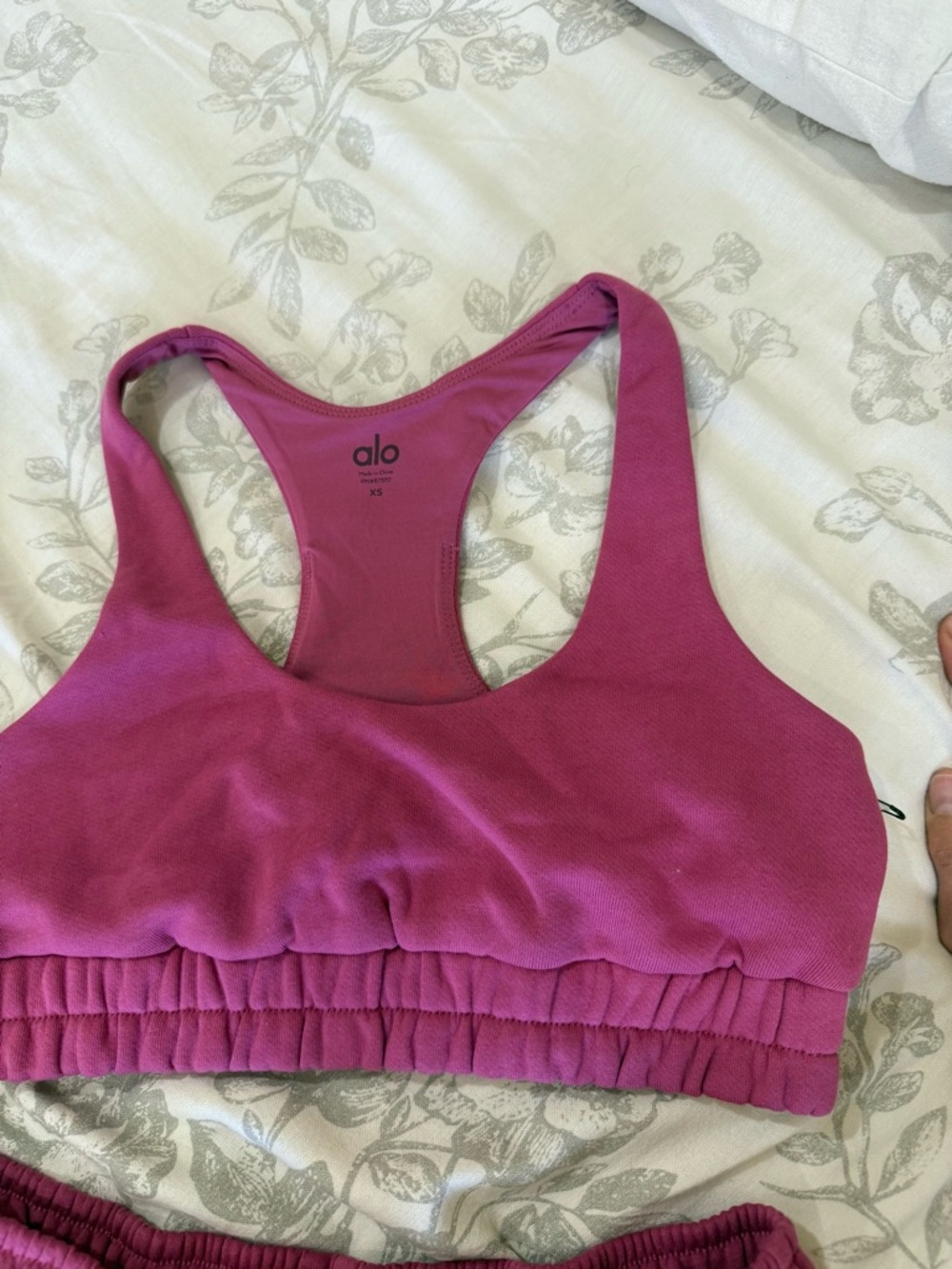 Alo Accolade Sweat short & bra set in Magenta - Picture 2 of 3